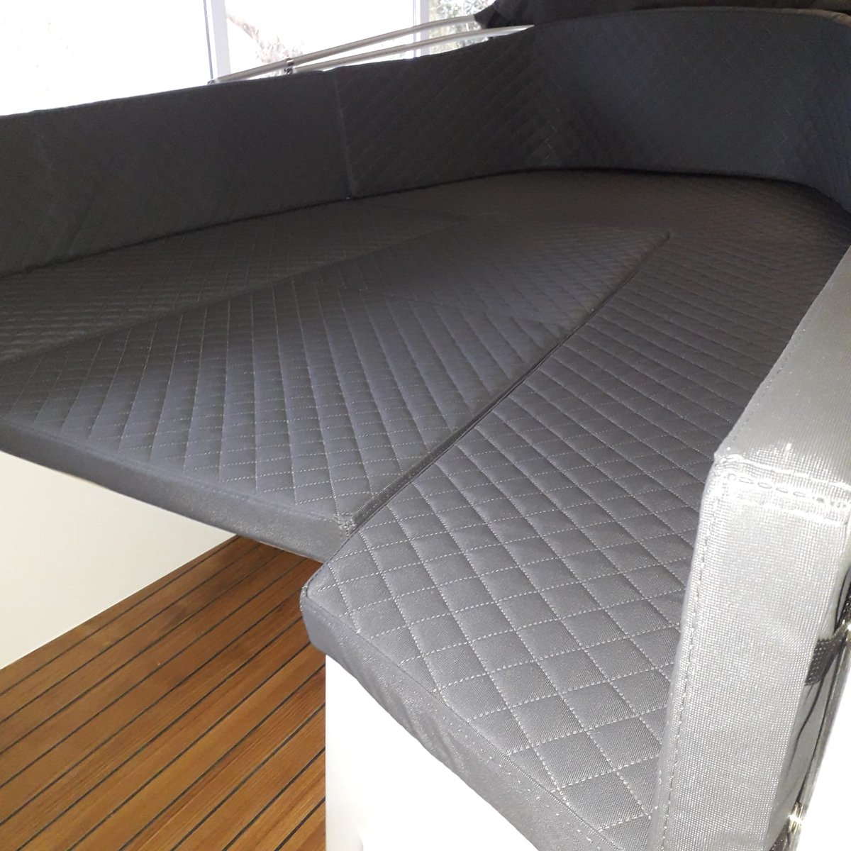 ReindersBoten's tweet image. Het is belangrijk om met de tijd mee te gaan  ....  het is belangrijk om te blijven vernieuwen  .....  qua interieur en exterieur  ...... Silvertex geruite bekleding. 

#Oldambtsloep #luxebekleding #Reiderhaven #Oldambtmeer #Blauwestad