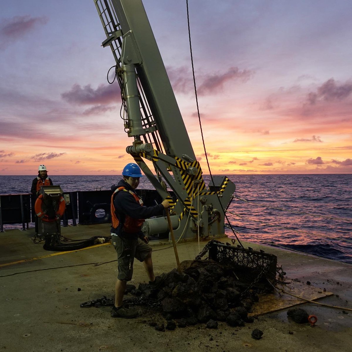 clowgeo's tweet photo. A-Frame up ⬆️ dredging the Fieberling seamount aboard the @RVSallyRide back in January. #Scopalamine patches saving the day! @Scripps_Ocean https://t.co/S8tPfnpGkU