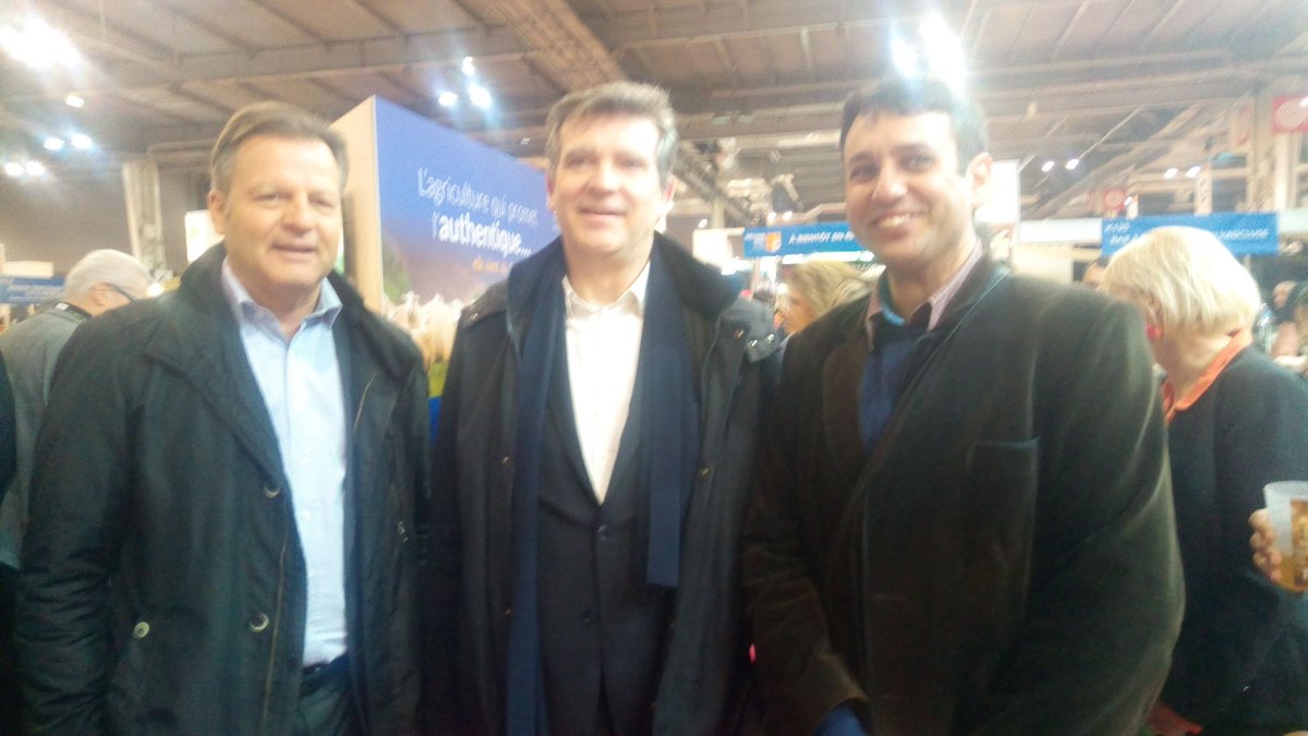 Avec <a href="/montebourg/">☰ Arnaud Montebourg</a> et François Moulias pour échanger sur la filière des manades et le retour de l'amande sur l'arc méditerranéen <a href="/PatricePrat/">Prat Patrice</a> un bel échange