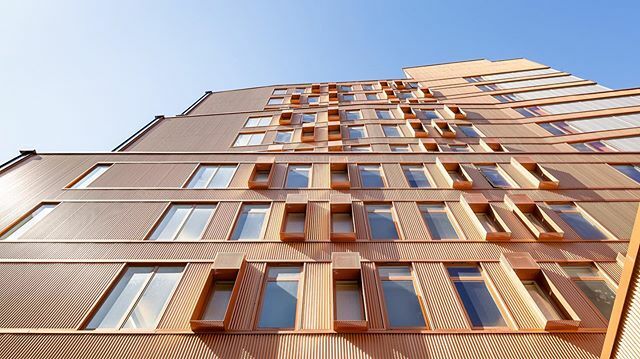 alex_severin's tweet photo. Looking up Tres Puentes West. The project’s interior facade shows a wonderful interplay of repeating patterns over a set of irregular shapes. #lookup
Designed by @sgvarchitects 
Built by @procidacompanies 
#architecture #design #facade #facadedesign #designforseniors #design… https://t.co/XywCN8SHUm