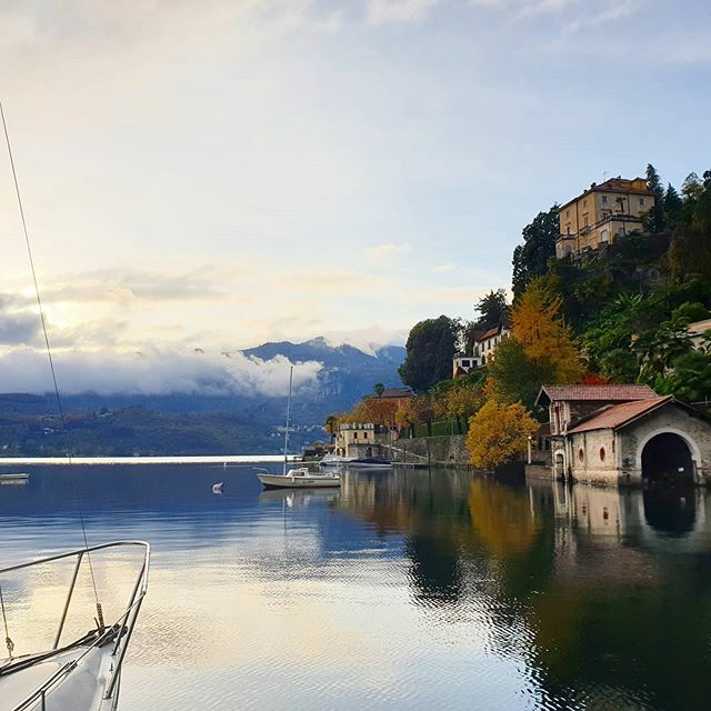 lescarnetsmick's tweet photo. Italie : Le très joli 'petit' lac d'horta tout au nord du pays. Petit à côté de ses voisins, le lac de côme et lac Majeur mais assez grand sur place 🥰 #italy #italie #roadtrip #ortalake https://t.co/DhnBQL7Rwf https://t.co/fglNCWwURG