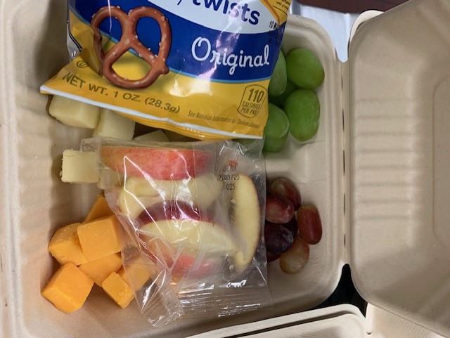 SGICulinary's tweet photo. The high school has introduced  Eco-friendly to-go boxes with vegetarian options for students!

They also created 3 new parfaits are Blueberry Cobbler, Apple Pie and kiwi mango.with homemade granola! https://t.co/g5QRNzmY7k