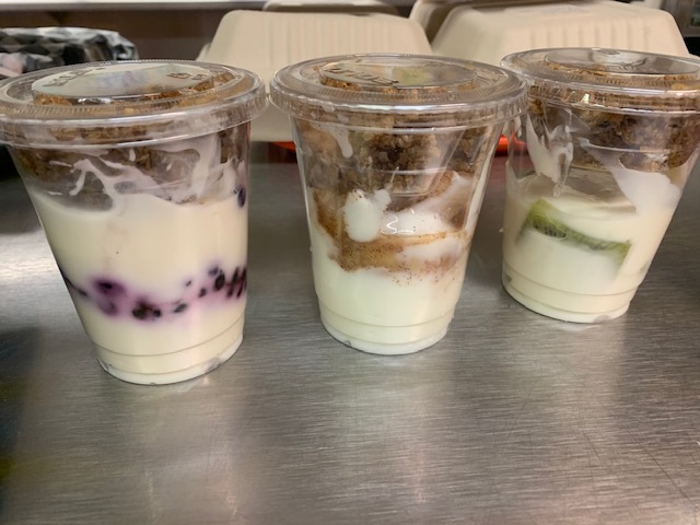 SGICulinary's tweet photo. The high school has introduced  Eco-friendly to-go boxes with vegetarian options for students!

They also created 3 new parfaits are Blueberry Cobbler, Apple Pie and kiwi mango.with homemade granola! https://t.co/g5QRNzmY7k