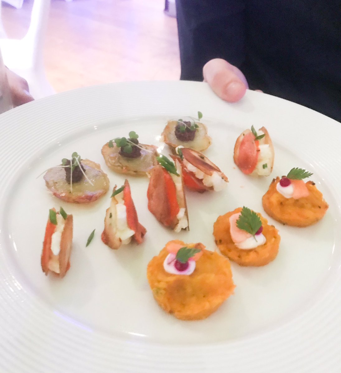 PavlovaAndCream tweet media