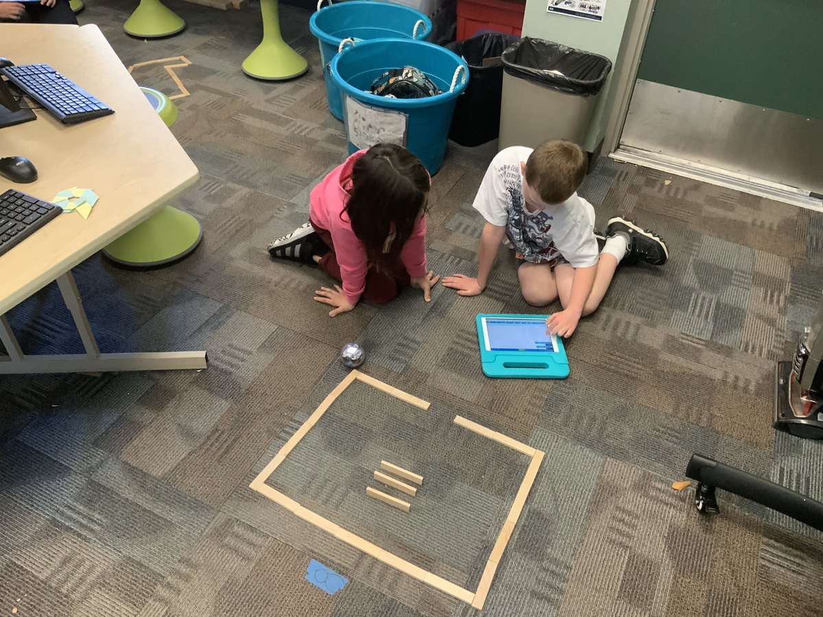 KnIhT_tNeReFfId's tweet photo. I was loving how how 4th grade took their @Sphero challenge to the next level. I told them they could have 20 @KEVAplanks and they needed to code their Sphero around the shape. #csforall #csk8 #csforaz #steam #stem #stemed #edtech #makerspace #makered @SVViperPride @DVUSD https://t.co/YmsPEIVeHF