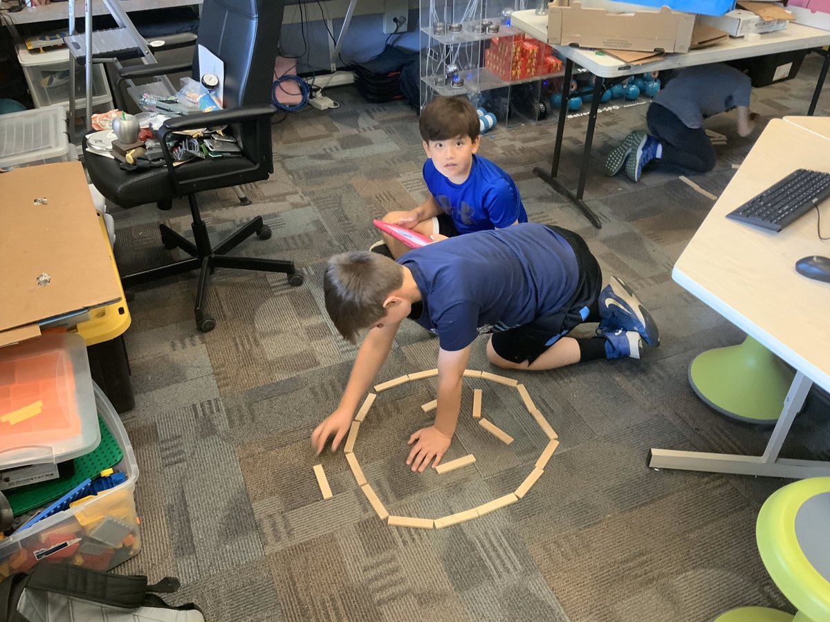 KnIhT_tNeReFfId's tweet photo. I was loving how how 4th grade took their @Sphero challenge to the next level. I told them they could have 20 @KEVAplanks and they needed to code their Sphero around the shape. #csforall #csk8 #csforaz #steam #stem #stemed #edtech #makerspace #makered @SVViperPride @DVUSD https://t.co/YmsPEIVeHF