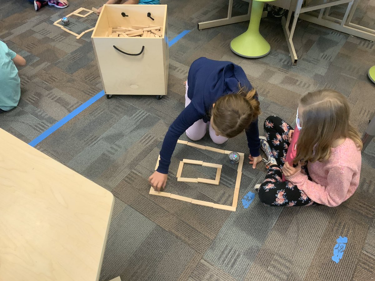 KnIhT_tNeReFfId's tweet photo. I was loving how how 4th grade took their @Sphero challenge to the next level. I told them they could have 20 @KEVAplanks and they needed to code their Sphero around the shape. #csforall #csk8 #csforaz #steam #stem #stemed #edtech #makerspace #makered @SVViperPride @DVUSD https://t.co/YmsPEIVeHF