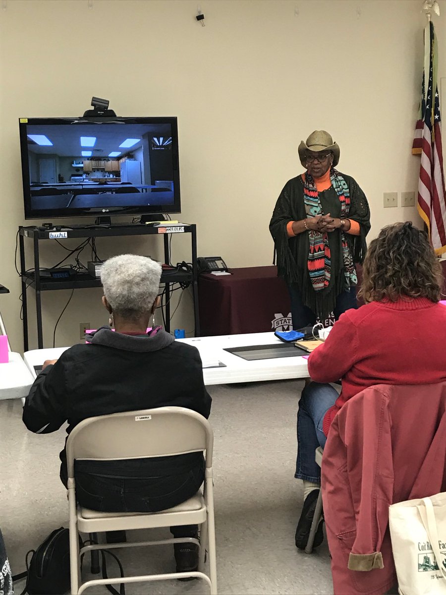 MarshallCoExt's tweet image. Joyce Holland Marshall Co Master Gardener President speaks to Master Gardener training class before their first class begins
