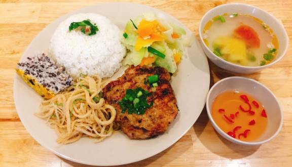 Mike40117476's tweet photo. Lỡ được thêm vô mục food rồi thì sẵn tiện pr đặc sản nước mình luôn 
#ApologizeToVietNam https://t.co/k3AXzUIWvl