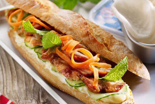DuyenLe992's tweet photo. 1 tuần có 7 buổi sáng thì hết 7 bữa sáng là bánh mì  #ApologizeToVietNam https://t.co/z9aEViLiGq