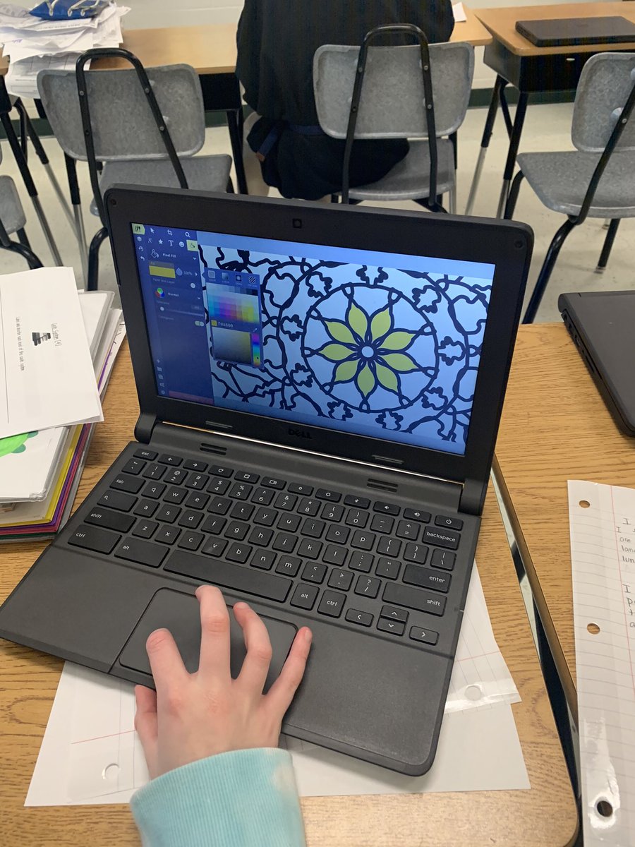 HeatherWahlert's tweet photo. Students using technology in order to research and create Ancient India Madala’s.  #mlballstars #teammulberry #ourstory @MulberryEagles https://t.co/5dIFHNn11w