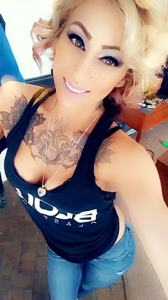 WickedendAutumn's tweet photo. I'm so pretty https://t.co/NQM0LrWyS7
