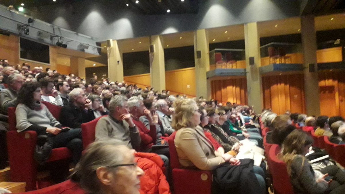 InsermGrdOuest's tweet photo. Bernard Nordlinger débute sa conférence aux Champs Libres à  #Rennes @Espace_sciences @inserm dans le cadre de la #LiverWeek - environ 350 personnes !! #mardidessciences #NuMeCan https://t.co/S68kLmgB8I