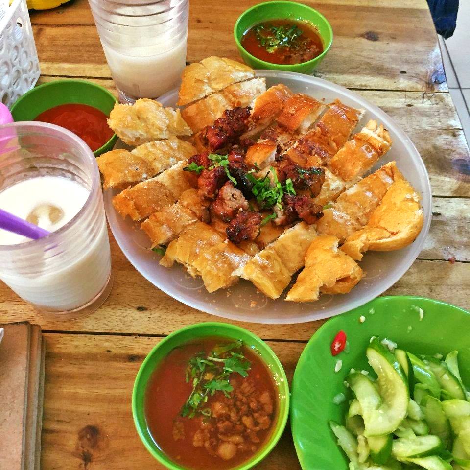 Cindy23081's tweet photo. Xin phép 2s quảng cáo đặc sản bánh mì nướng Lạng Sơn quê e 🤤#ApologizeToVietNam
#표준말투와_내말투를_비교해보자
#COVID19
#20KoreansStopLying 
#Vietnamdidwell 
#KoreansStopLying https://t.co/2Dytun4B7U