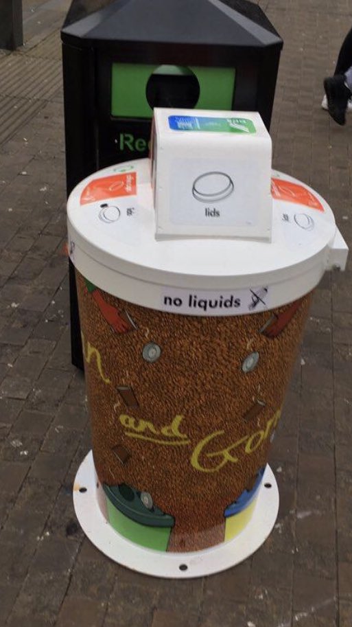 _DoodlingAround's tweet photo. If you’re in @OxfordCity look out for my coffee recycling bin! You’ll find the #acupofinspiration points all over the city, designed by different artists allowing you to recycle your lid &amp; cup on the go #doinggood #BeanandGone ☕️ ♻️ https://t.co/4x10VASfT8