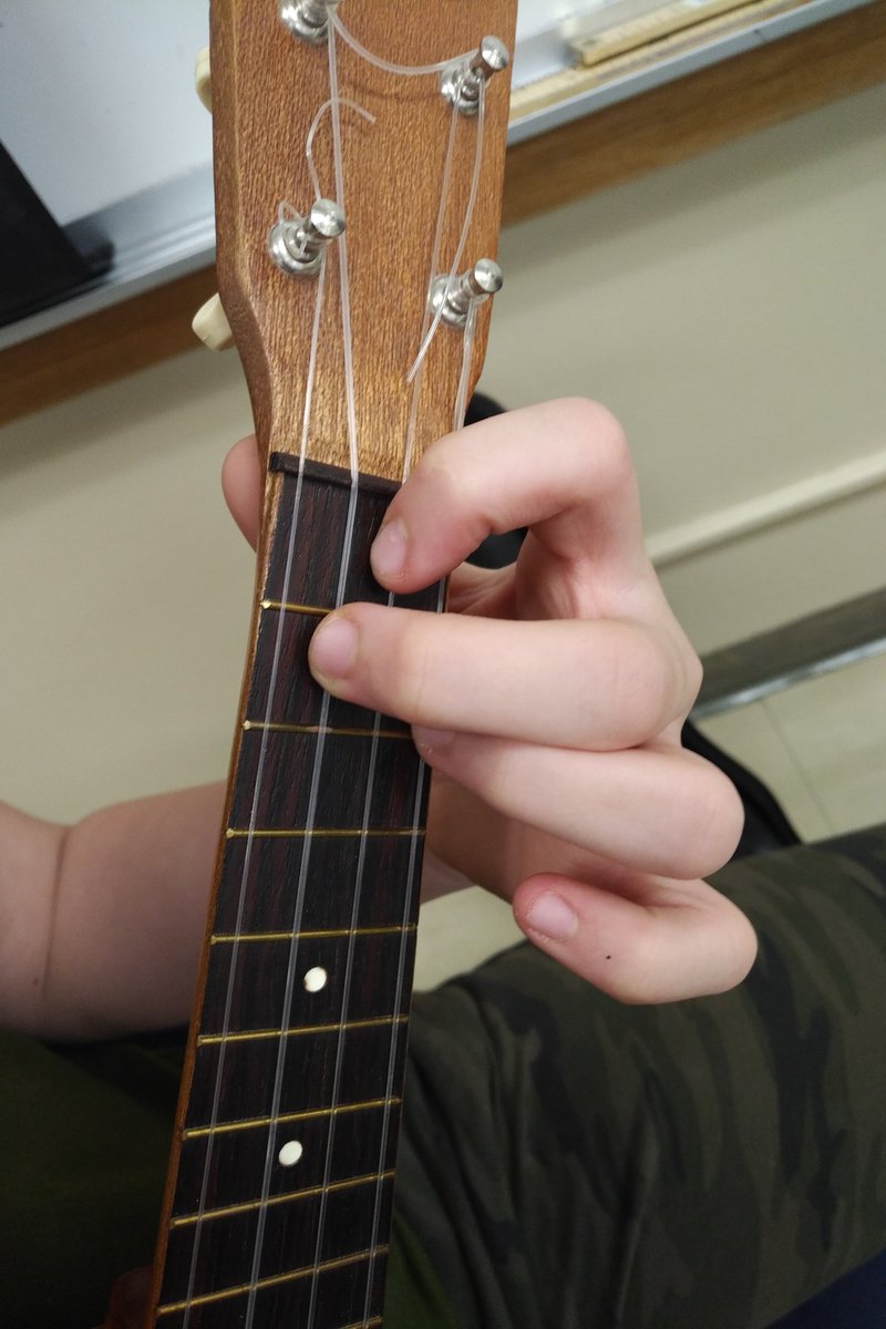 tyblakesmom's tweet photo. Gr. 6/7 music class and introduction to the Ukulele! Masters of the 'C' chord. So many cool things to learn! #EaitForward # earplugsoptional #babysteps #Bbroncos https://t.co/YXmKg0kTZj