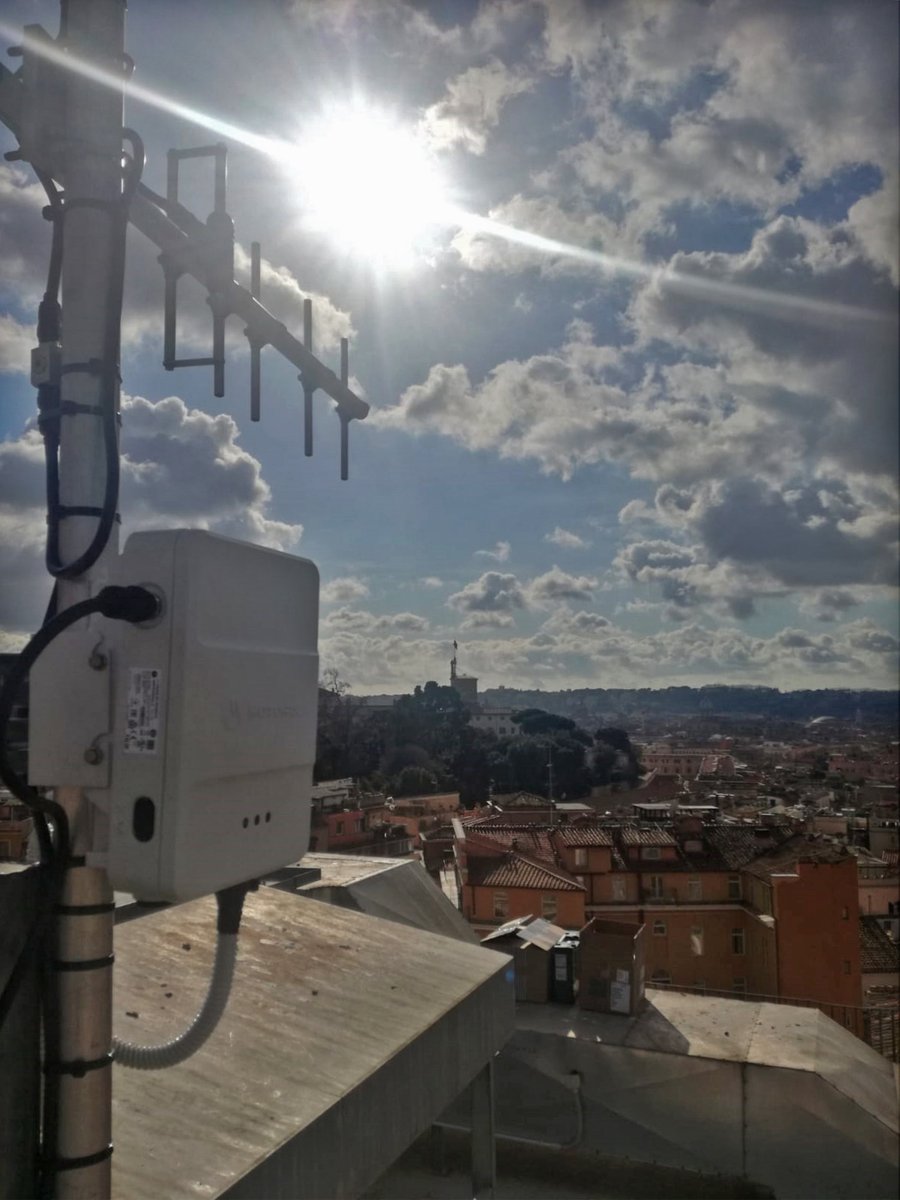 sinoraofficial's tweet photo. Una delle nostre installazioni gode di un bel panorama… #sinora #morethanasignal #installazione #service #SLR1000 #ripetitore #MotorolaSolutions #MotorolaSolutionsItalia @MotoSolutions https://t.co/dOmSklp9lw