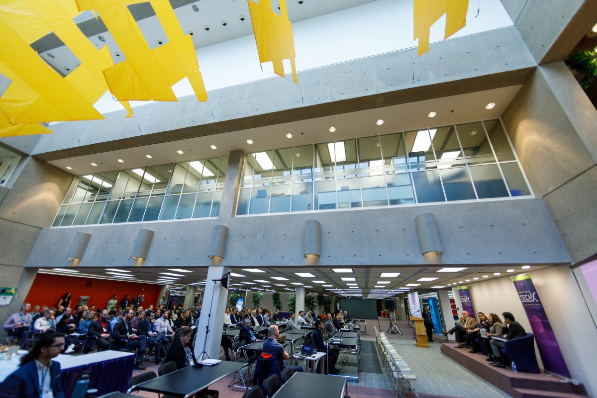 NRC_CNRC's tweet photo. Today, science experts from academia, industry, and the NRC are gathering at #TechX2020 to talk about how to collaborate on building a healthier, more innovative and sustainable economy for Canada #DiscoverTheNRC #CanadaSupportsScience https://t.co/iqkj1OjKGo