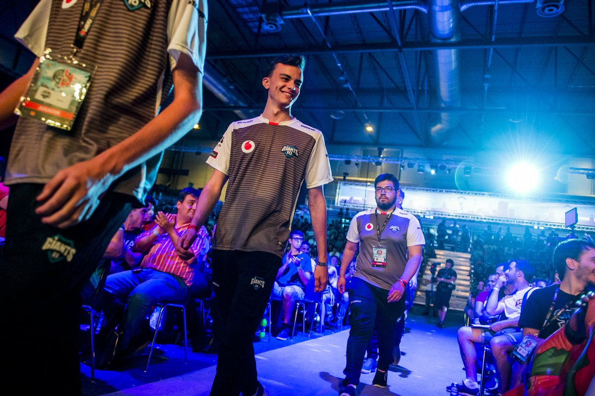 AppGradeEsports's tweet photo. Del 1 al 10, ¿cómo valorarías la carrera de #zTeemper? https://t.co/etDceCE7Uu