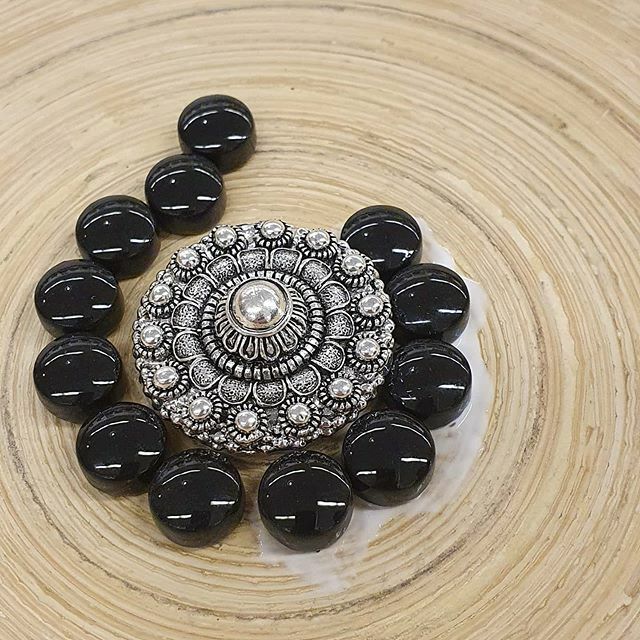 MarieMaakt's tweet photo. Echt super leuk, deze workshop glasmozaiek!! https://t.co/s5I4TZj0nw https://t.co/bcDYbzdYG1