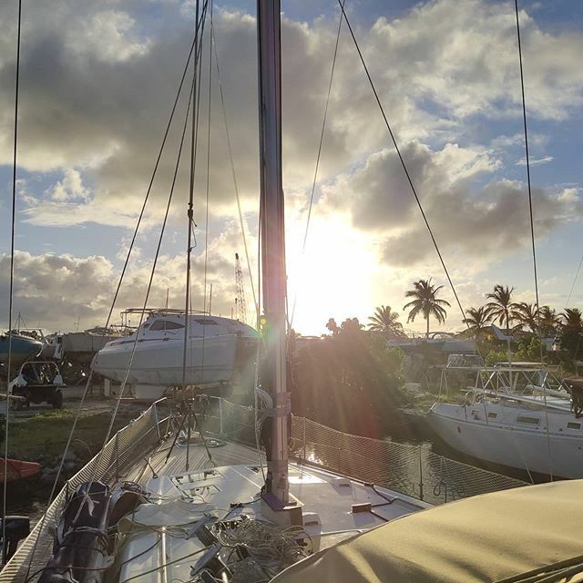 GermanSergiy's tweet photo. Demast time, and sunset btw :) #captaingerman #mushuboat #капитангерман #яхтингбезхуйни #закат #закатикбезхуйни #ремонтяхты #demast #boatyard https://t.co/e3a5NfWB0l https://t.co/mEFoFsv0yy