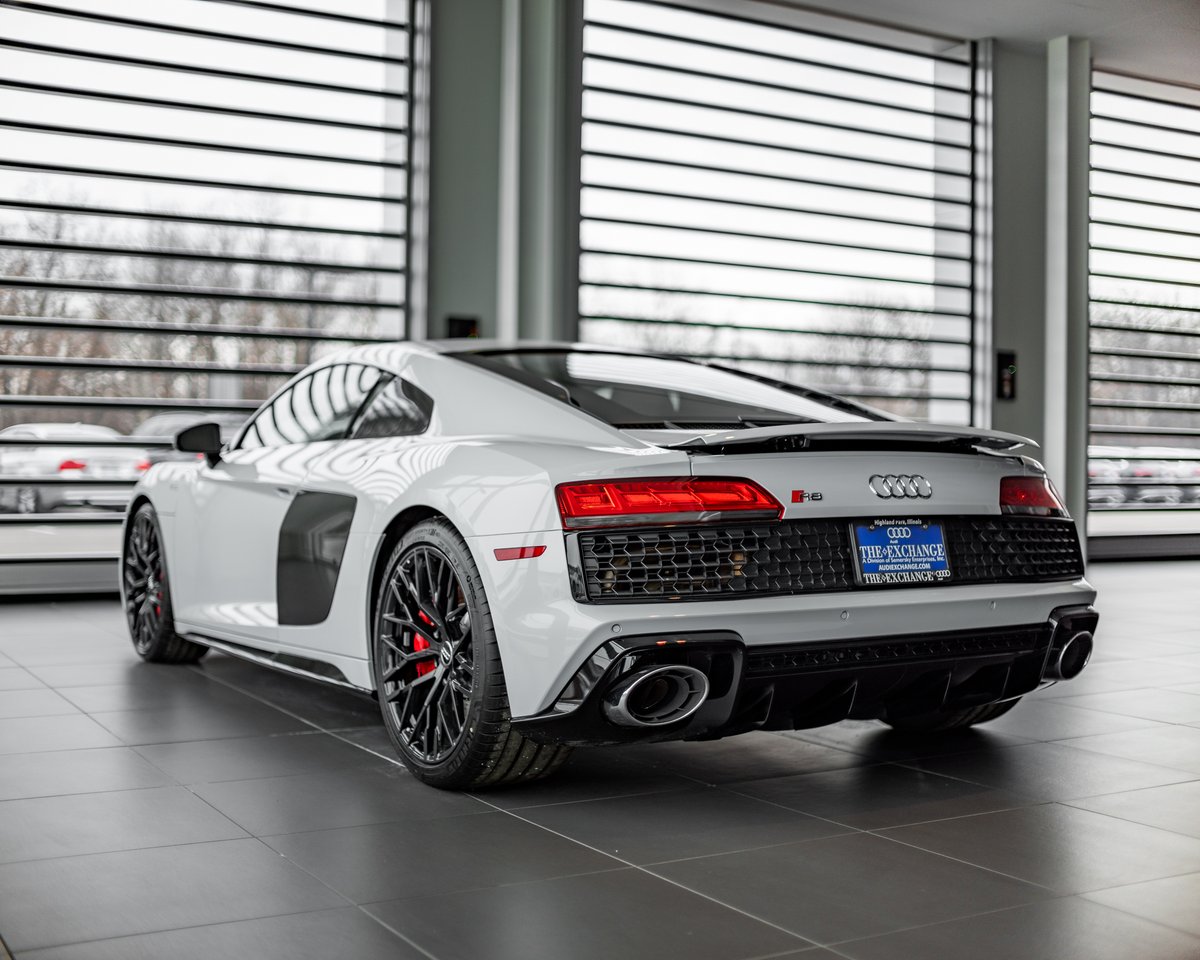 Not quite white, not quite silver, just quite perfect.

#SuzukaGrey #Audi #AudiR8