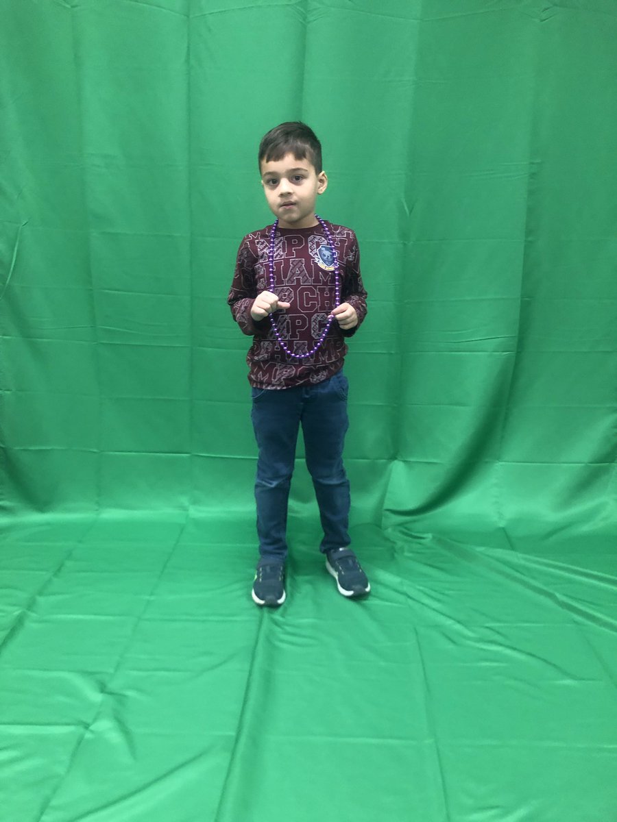 MrsHerridge1's tweet photo. The students LOVED using the green screen for our non-fiction research projects. #KindnessIsOurCompass @RobisonES https://t.co/HIwOw5uFjp