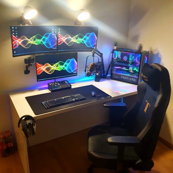 Prelyer's tweet image. Equipment 2020 #gamingsetup #twitch #stream #streamer #computer #secretlab