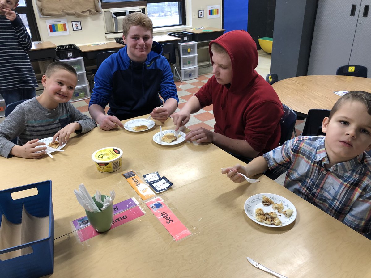 StephieHalf's tweet photo. We had some friends from other classes join us for our cooking today! Everyone was so excited to help make and (of course) eat our pancakes! #teamwork #inclusion @GrandviewGriz @GrandviewGrizz @GEDSB https://t.co/tBPXUsm61n