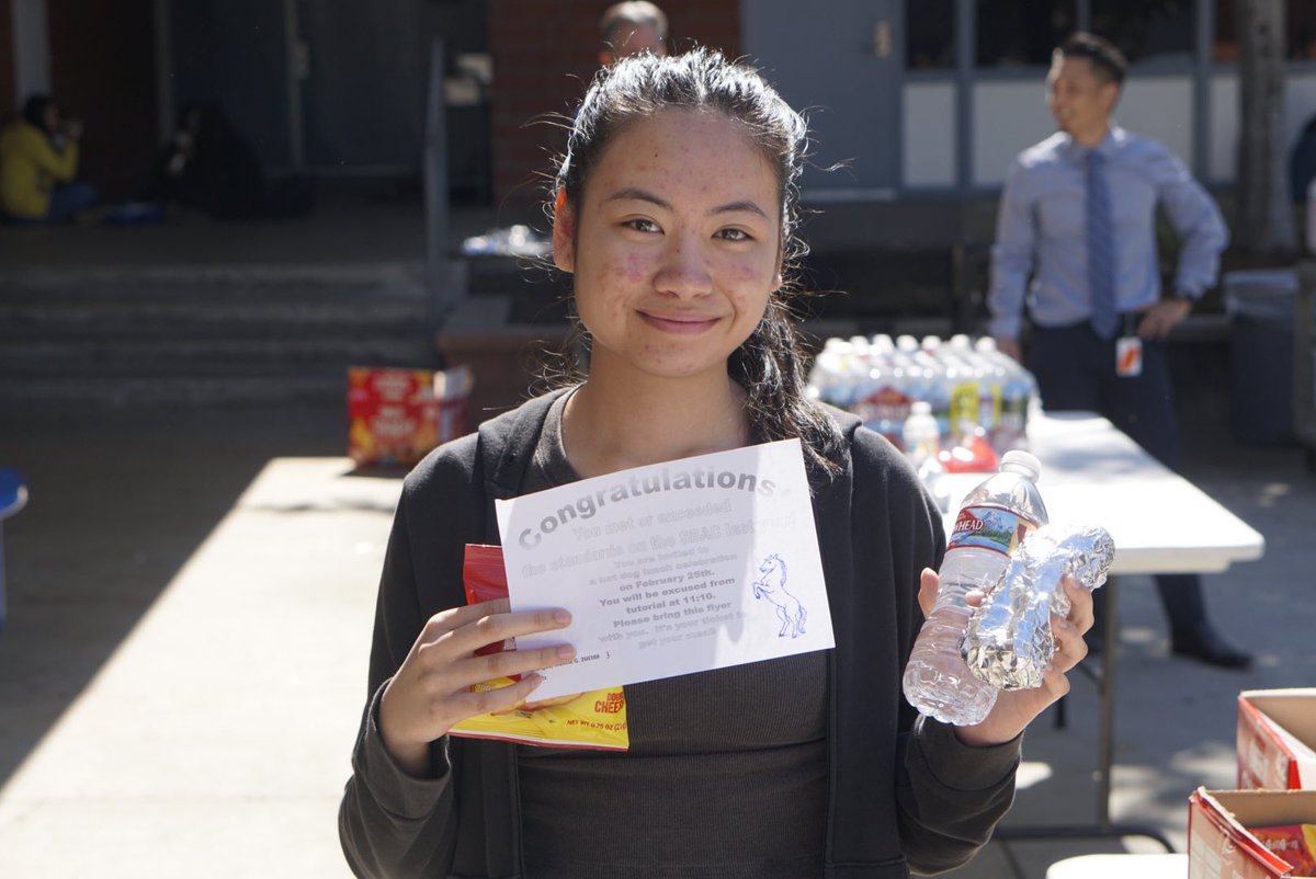 Walnut_Mustangs's tweet photo. Shoutout to roughly 500 of our seniors who met or exceeded standards on the SBAC test last year.
๐ญ @WalnutHigh_ASB rewarded them with a hot dog lunch today for their stellar scores!
#WalnutPride | #SBACTesting https://t.co/I81QtdfErt