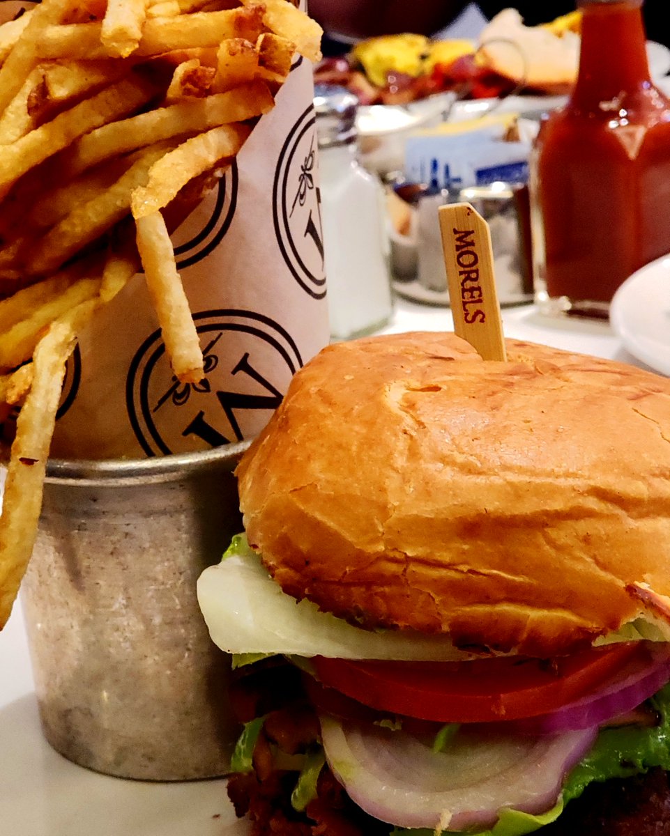 MorelsLasVegas's tweet photo. Come for the burger, stay for the fries🍔 🍟 https://t.co/MMf60nHaLd