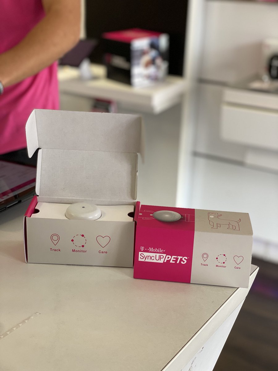 magentaeli's tweet photo. #SyncUpPet ! A live tracker for our furbabies! #TMobile #Dog #Pet https://t.co/XPAVXAsS4P