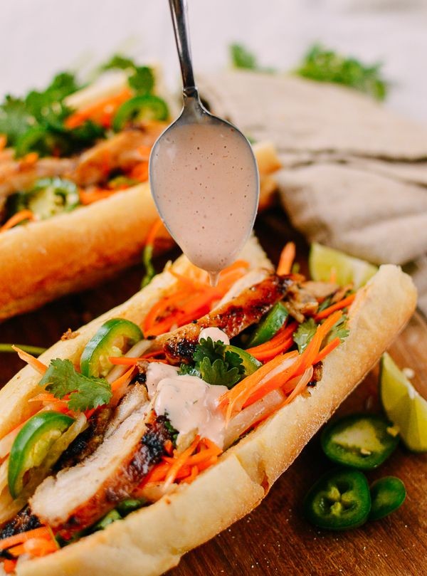 motchiecoreo's tweet photo. #20KoreansStopLying 
#표준말투와_내말투를_비교해보 
stop telling lies everywhere dont mess with vietnamese

banh mi is the best https://t.co/bmSS2OX69C