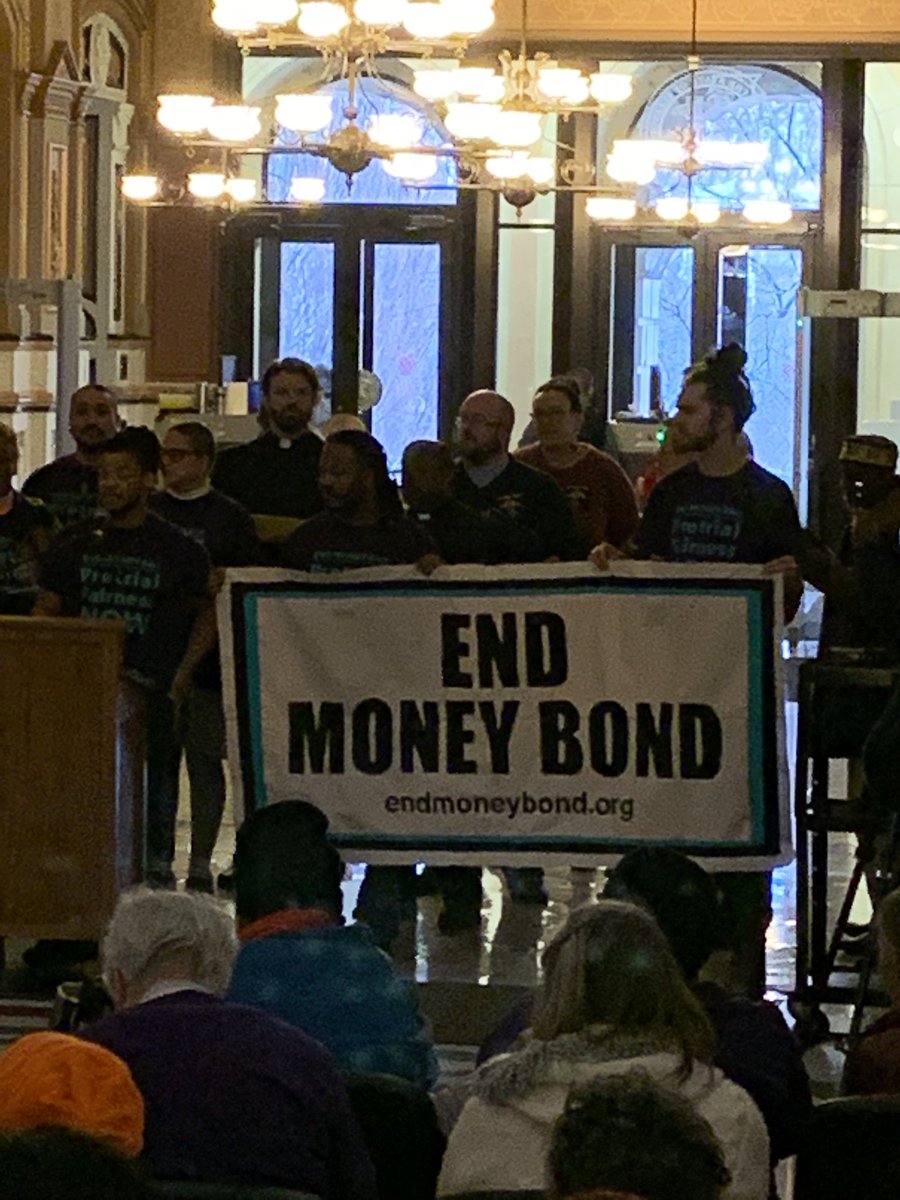 IllinoisPPC's tweet photo. Finishing up with a rally in the rotunda hearing from folks directly affected by the injustice of money bond.
Being reminded that people are caged for being poor right now! Justice can’t wait!
#EndMoneyBail #PoorPeoplesCampaign #illinoisppc https://t.co/y6fRZE3VS2
