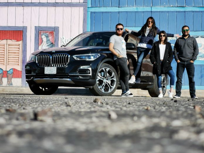 hablamosautos's tweet photo. Recorrimos poco más de 6,000 kilómetros a bordo del @BMWMex X5 híbrido enchufable en compañía de @Gerard_GC de @MotorpasionMex y de @astrid_z_g de @Autocosmos . Conozcan nuestra experiencia... en poco más de tres minutos. 😎👇
https://t.co/hgDt5TP1wy
#HablamosAutos #X5ToCES https://t.co/E4mwDqYQec