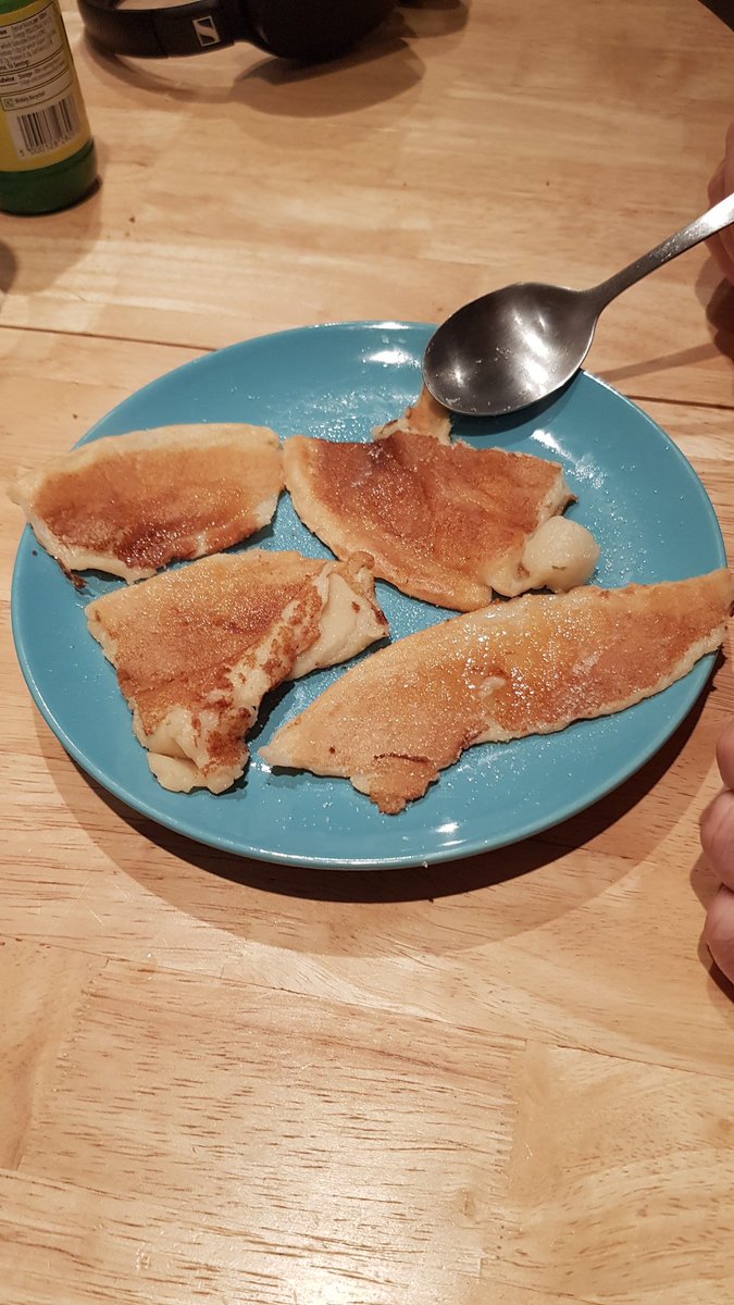 alittlebitofLiz's tweet photo. Nailed it. #PancakeDayFail https://t.co/QmxYOvzwOz