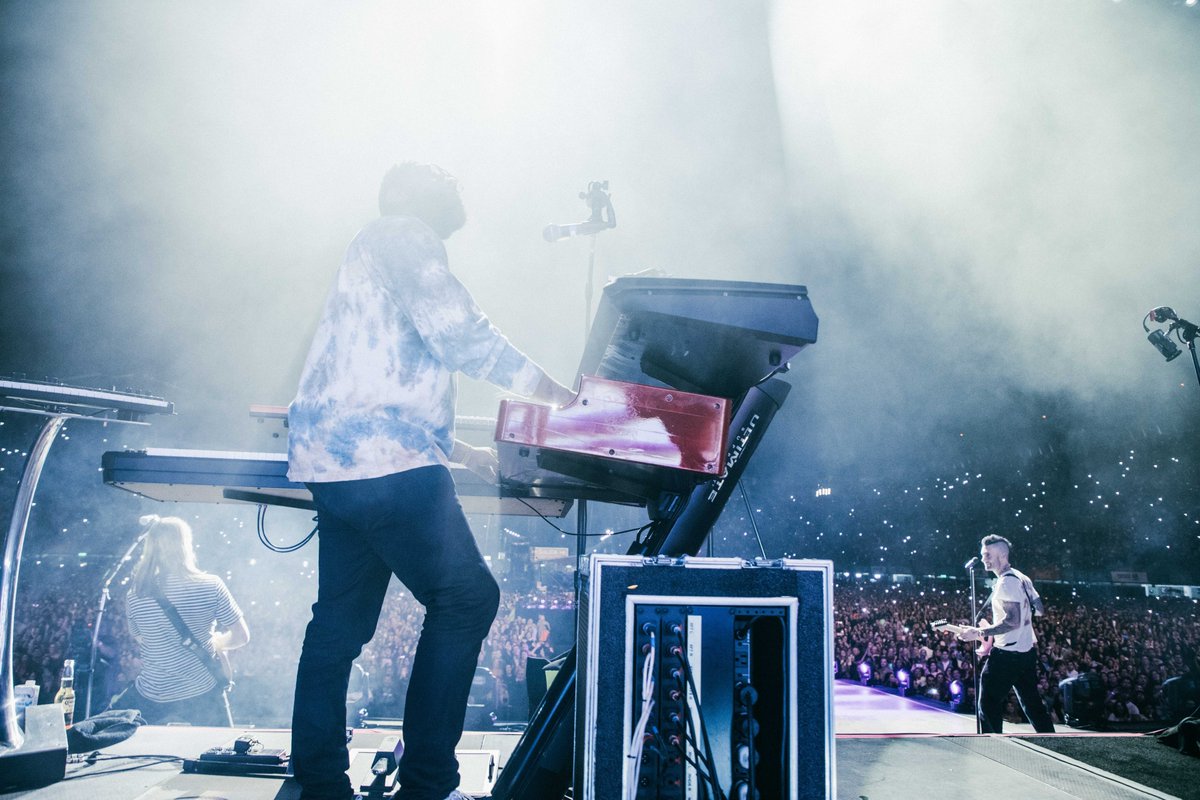 Maroon 5 tweet media