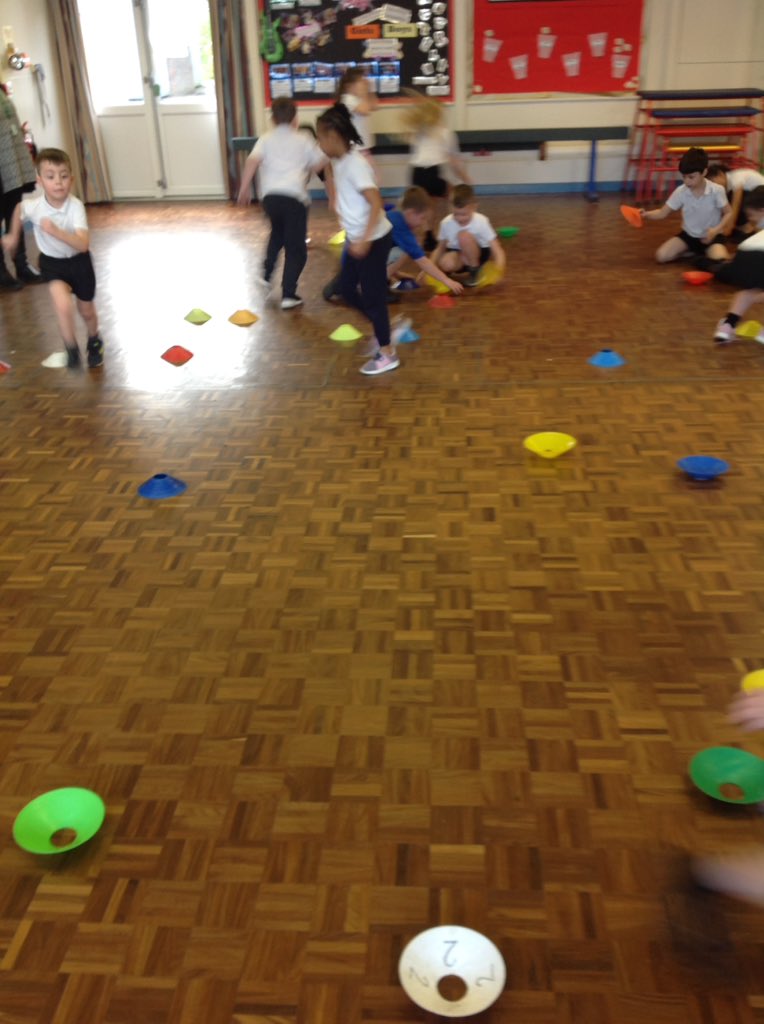 FirbeckPrimary's tweet photo. Year 2 did ball skills with Mr Richardson today. Great throwing and catching. They also started with some very important warm up games.
#keephealthy #exerciseisimportant #peisgreat https://t.co/5Bwq4HlRvu