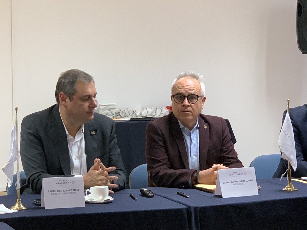 canacintrap's tweet photo. El día de hoy, se llevó a cabo la Firma de Escrituración del Piso de las Instalaciones de CANACINTRA Puebla, con la presencia de @enoch_cfz Presidente Sede Nacional, Arq. @GCovarrubiasL  Presidente CANACINTRA Puebla y el Consejo de CANACINTRA Puebla. https://t.co/onwoGL3MYU