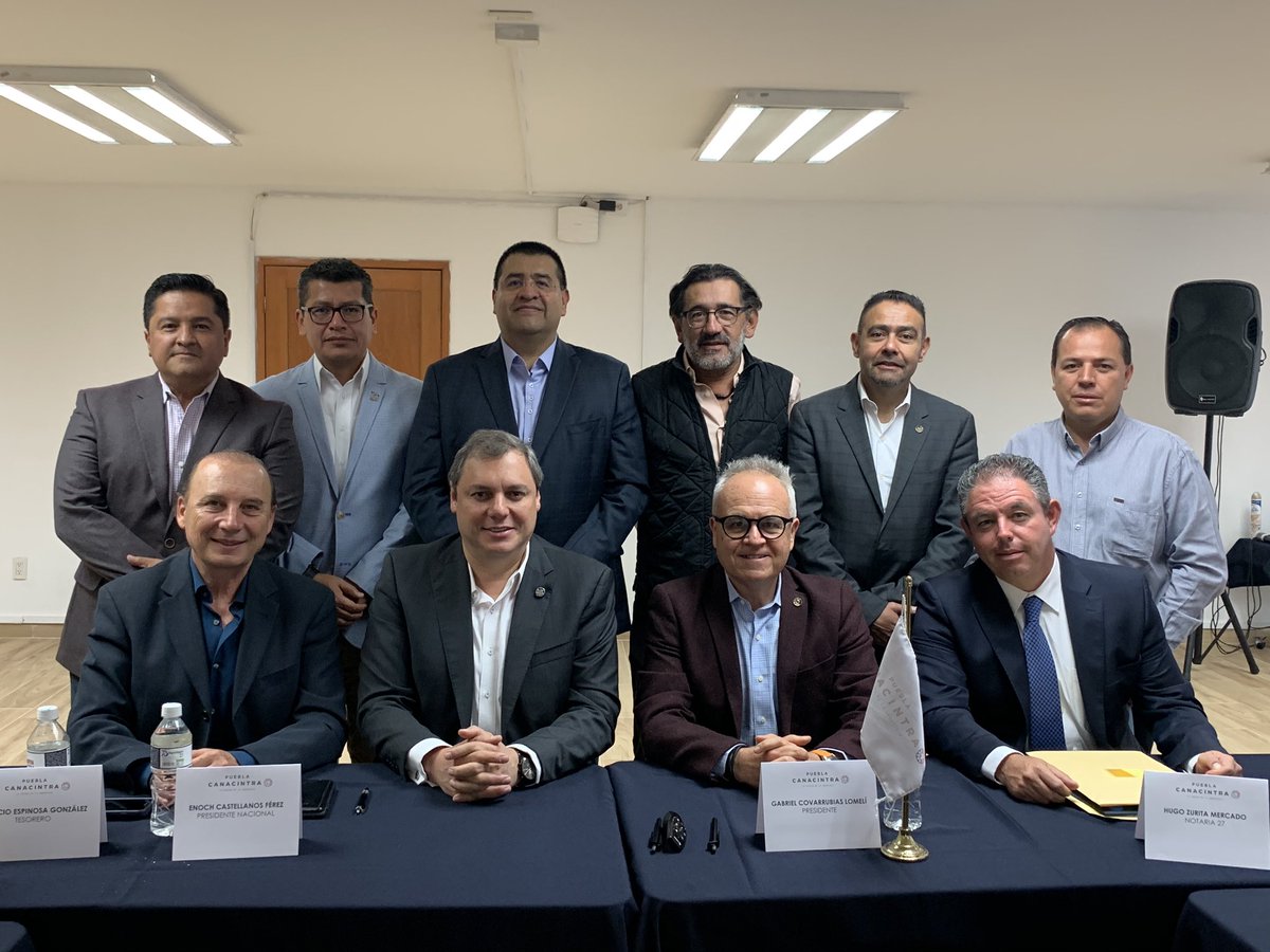 canacintrap's tweet photo. El día de hoy, se llevó a cabo la Firma de Escrituración del Piso de las Instalaciones de CANACINTRA Puebla, con la presencia de @enoch_cfz Presidente Sede Nacional, Arq. @GCovarrubiasL  Presidente CANACINTRA Puebla y el Consejo de CANACINTRA Puebla. https://t.co/onwoGL3MYU