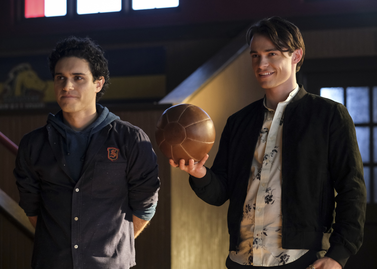 TheValleyCW's tweet photo. Back and ready to wreak havoc, The Necromancer sets his plan for revenge in motion...
@cwlegacies is on RIGHT NOW on @TheValleyCW
#Legacies #valleycw https://t.co/dffsdcdyjH