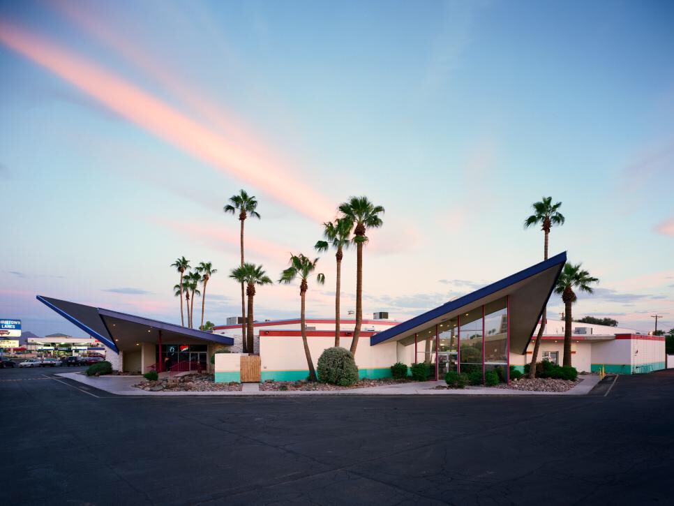 P1BM0's tweet photo. you: gwen why are you crying?
me, crying: why isn’t every building googie style architecture!! https://t.co/ULAbjEpLFq