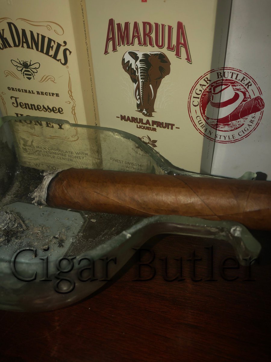 TheCigarRoller's tweet photo. Enjoying fat #tuesday with a premium hand rolled cigar and chocolate #cigarroller #logo #cigars #golf #cigarlife #dallas #cuba #cigaraficionado #fortworth #texas #handmade #corporateevents #cigar #bachelor #privateparty #botl  #cigarlounge #corporate #weddings https://t.co/f5FY8Gyj4A