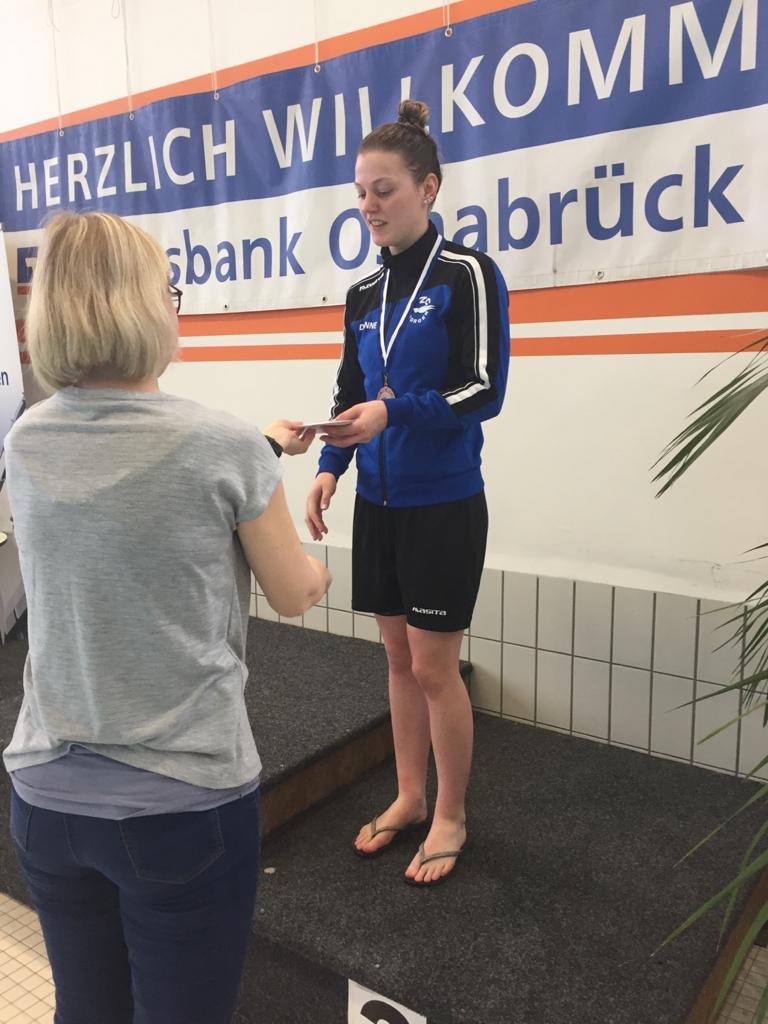 ZCBorger's tweet photo. Dionne is afgelopen weekend tijdens de Schwimm Meeting in Osnabrück 3e geworden tijdens de finale van de 100m rug 🥉. Een keurige prestatie! #topper #zcborger #schwimmmeeting #osnabrück https://t.co/FLJwCzvRLu