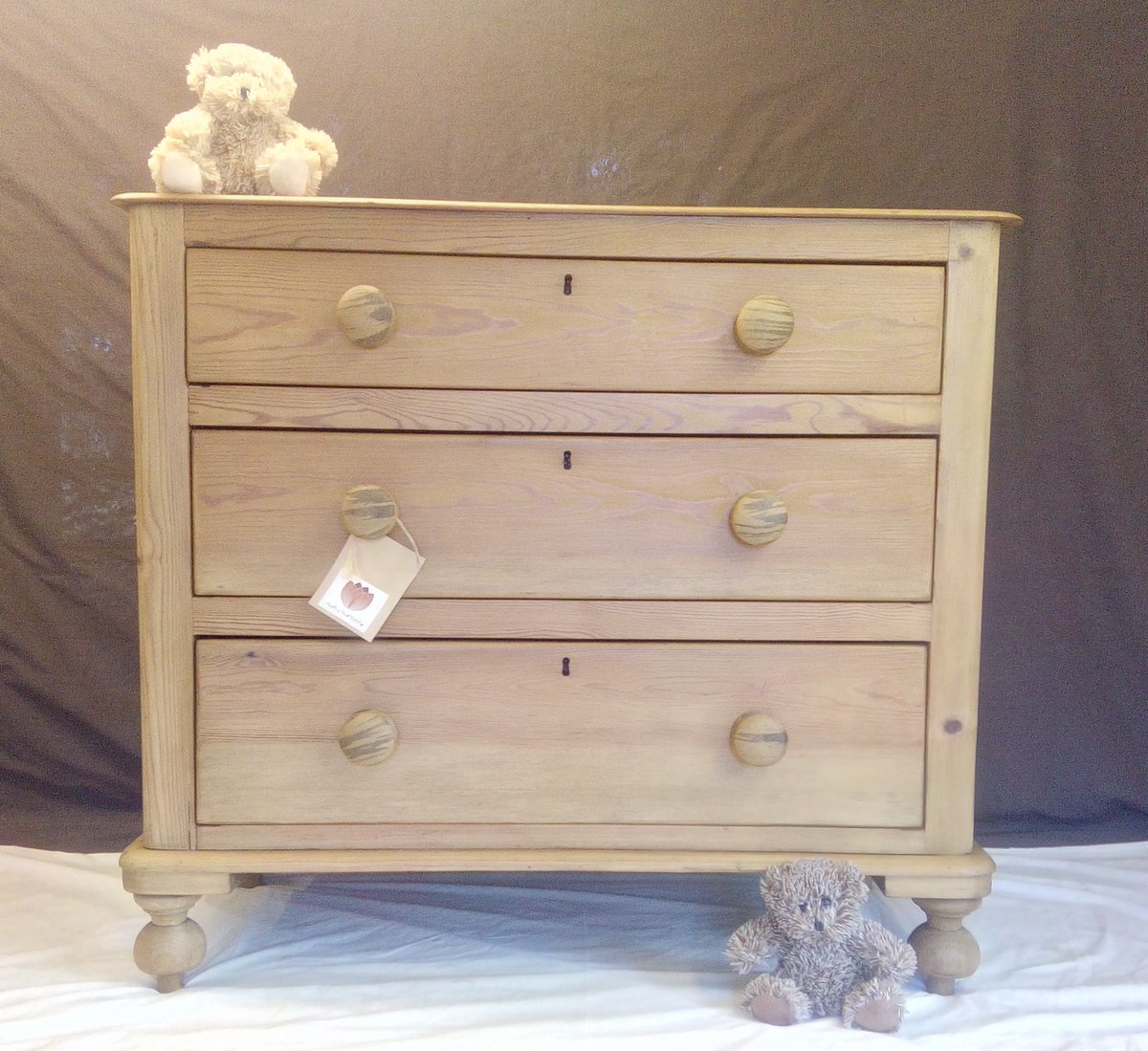 AnythingWoodwks's tweet photo. @ADG_IQ We are a #microbiz creating #bespoke #oneofakind #furniture from #locallysourced #recycled &amp; #reclaimed #solidpine like this #wallhungcabinet made to house everything a #doglover could need. We #refurbish old unwanted unloved items too
#KingOf #Competition #Lincolnshire https://t.co/7sKxWXB6Eh
