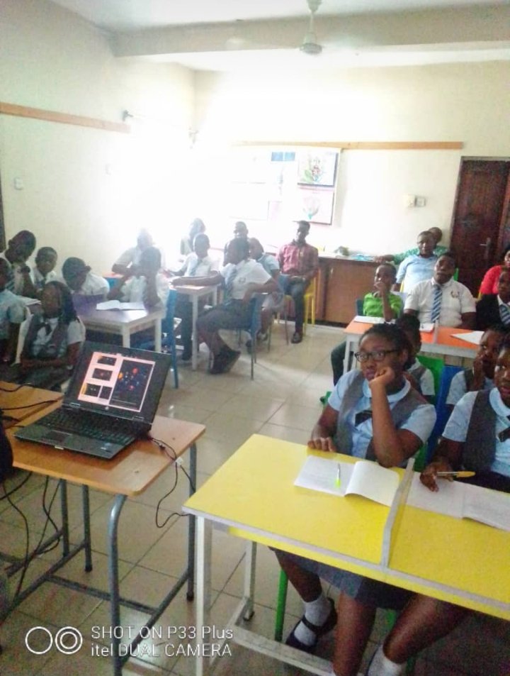 AkpeluProgress's tweet photo. Thread 1/3
After @waissya 2019 Summer School, I was moved to concluded that "Knowledge should be free".

The beautiful smiles and nods I got from students of @Donbridge schools Port Harcourt, showed me how curious we all are to know our place in the Universe. https://t.co/0GSrncVOoa