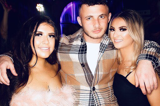 hattonvip's tweet photo. @REIDSbillericay Saturday nights https://t.co/MLV2qWeODJ