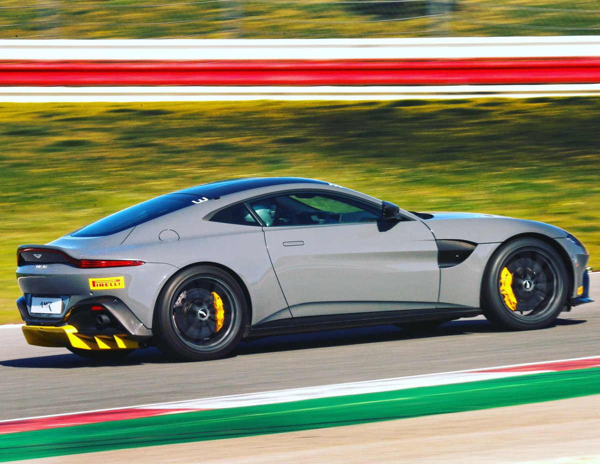 AdrianMedeiros's tweet photo. Nice day working @silverstonecircuit with #amrdriversclub!
Otimo dia de trabalho em Silverstone com a Aston Martin
#highperformancedrivingexperience
#highperformancedrivinginstructor
#vantage
#astonmartinvantage
#teach2race https://t.co/QfpsSeqwew