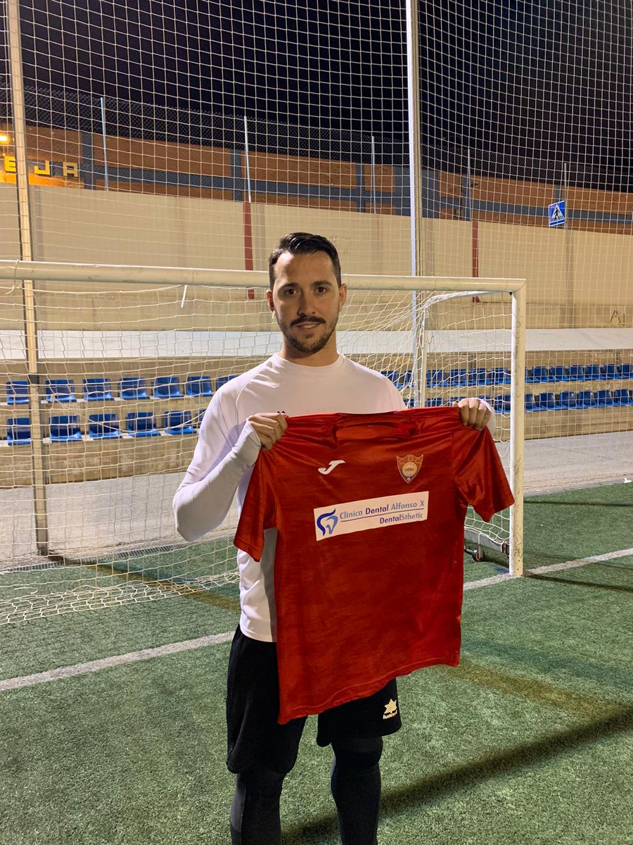 Oficial fichaje/ El delantero ciezano procedente del <a href="/CreviDvo/">Crevillente Deportivo</a> José Gabriel Piñera " Piñera " se incorpora a la disciplina del @CIEZA_CD , bienvenido y mucha suerte .