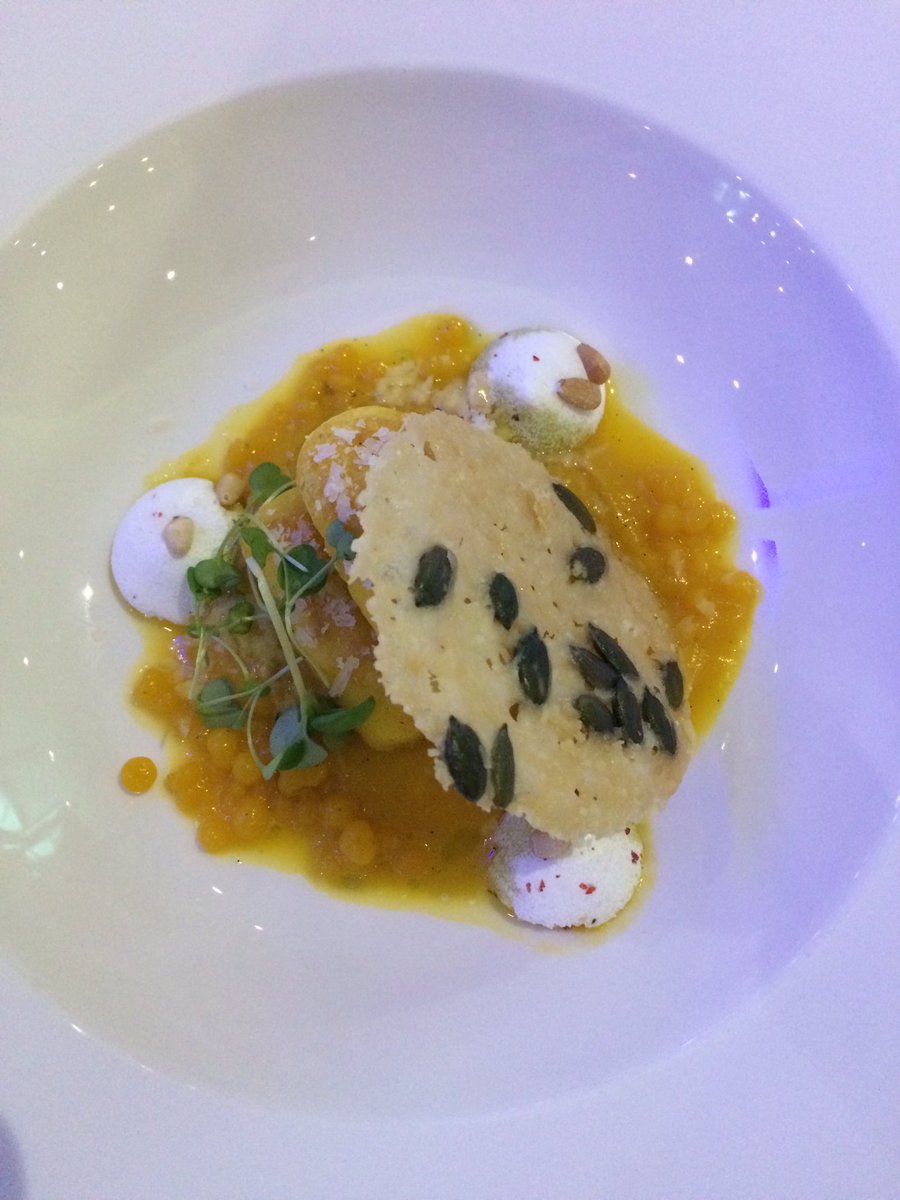 SarahMarquis86's tweet photo. Incredible @TheAHDB Potato Dinner @TheLensbury such versatile dishes made with lots of love & care by amazing Chefs! @robkennedy0 @louisaellis95 @chefgingernut #monsterfries https://t.co/MA23BQcxfN